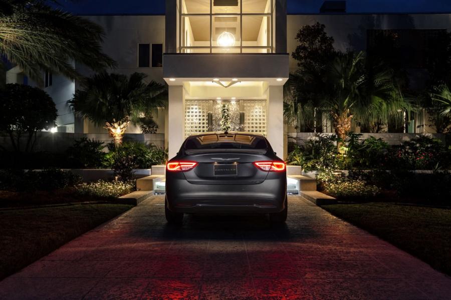  Chrysler 200 2015 года  (фото 27 из 207)